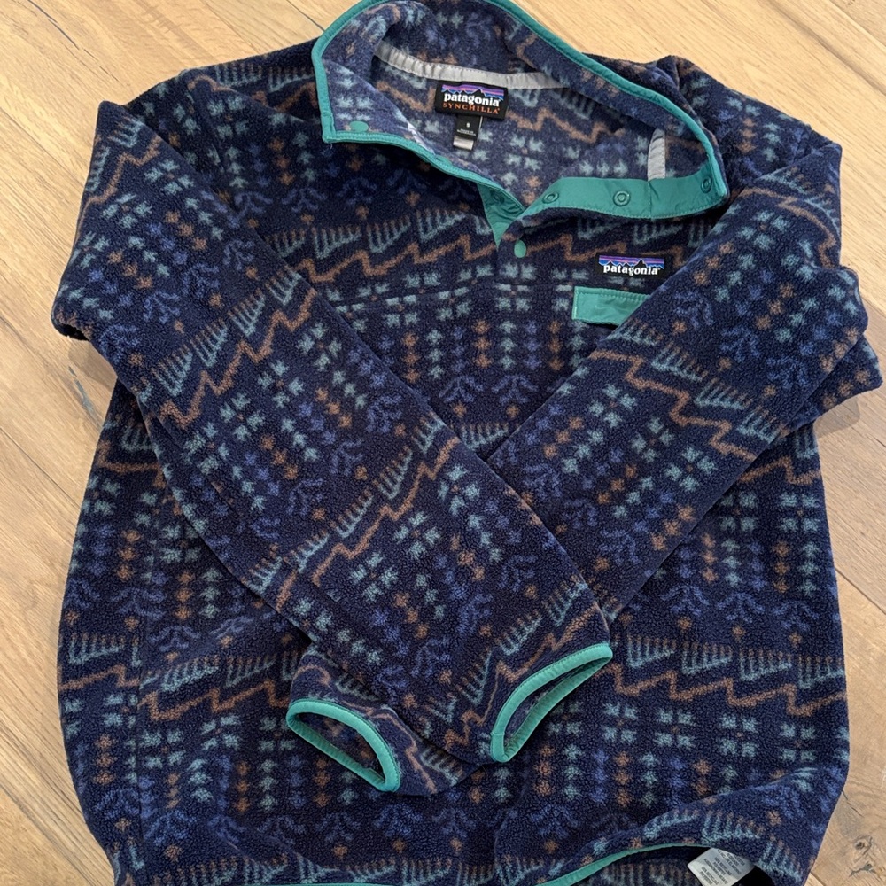 Patagonia Navy and Teal Patterned Fleece Pullover
